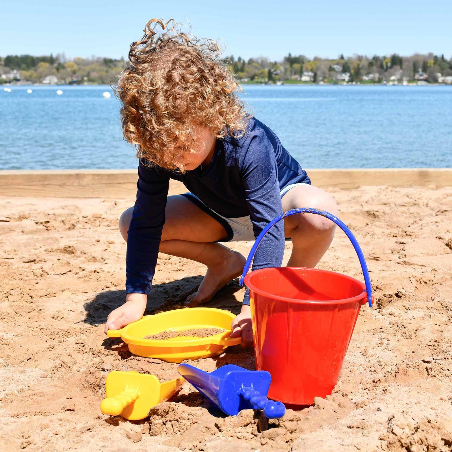 Spielstabil Large Sand Toys Bundle for Kids - Heavy Duty Sandbox Toys with Large Pail, Sieve, and 2 Scoops, Kids Summer Toys for Beach, Colors Vary