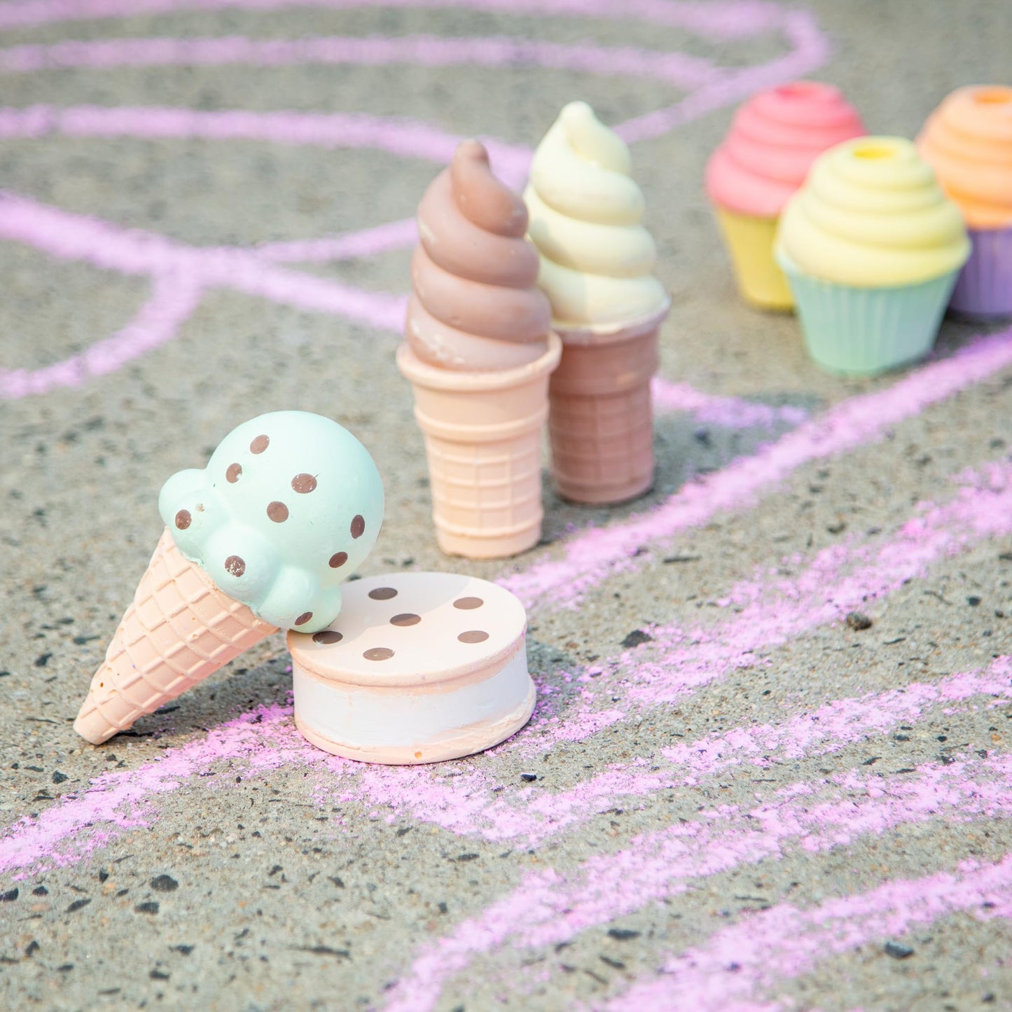 Melissa & Doug Ice Cream & Cake Chalk Set, 12-Piece Sidewalk Art Kit