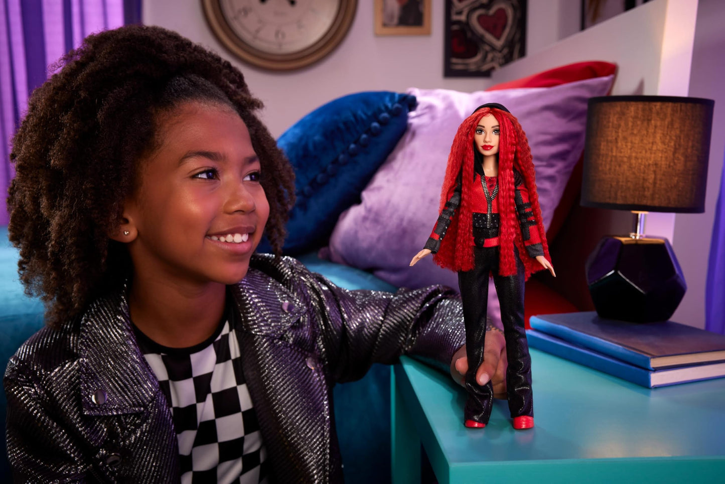 Mattel Disney Descendants: The Rise of Red Doll - Singing Doll with Movie-Inspired Clothes & Accessories, Sings “Red”