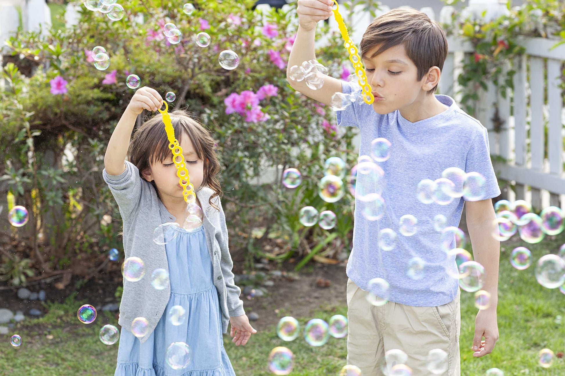 Gazillion Bubbles Original Premium Bubble Solution 1L - Giant, Vibrant, Safe Bubbles with Eco-Friendly Packaging, Outdoor Party Fun