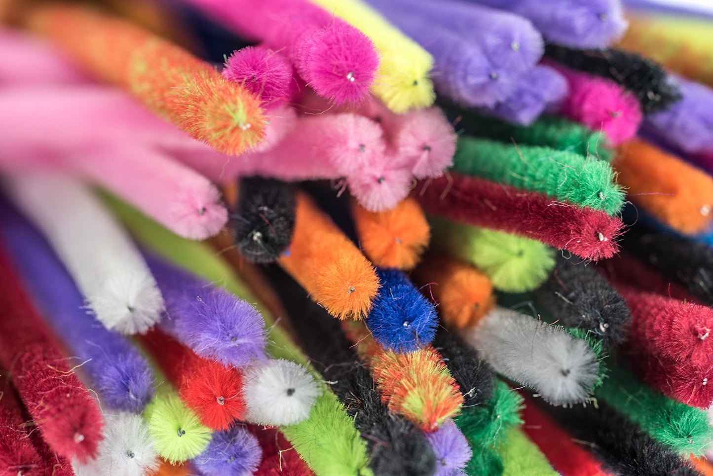 SE 12” Assorted Color Chenille Stem Set/Pipe and Gun Cleaners (150 PC.) - GC-PC615C