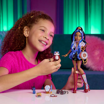 Monster High Doll, Robecca Steam in Blue Blouse and Black Shorts with Pet Penguin Captain Penny and 7 Accessories Like Flying Goggles and Purse
