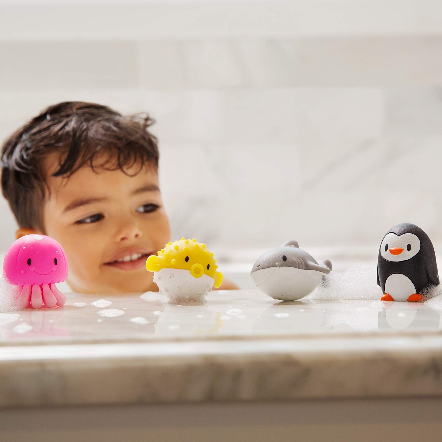 Munchkin Baby Bath Toy Squirts for Babies and Toddlers 9 Months and Up, Ocean Sea Animals Squirters, 8 Pack