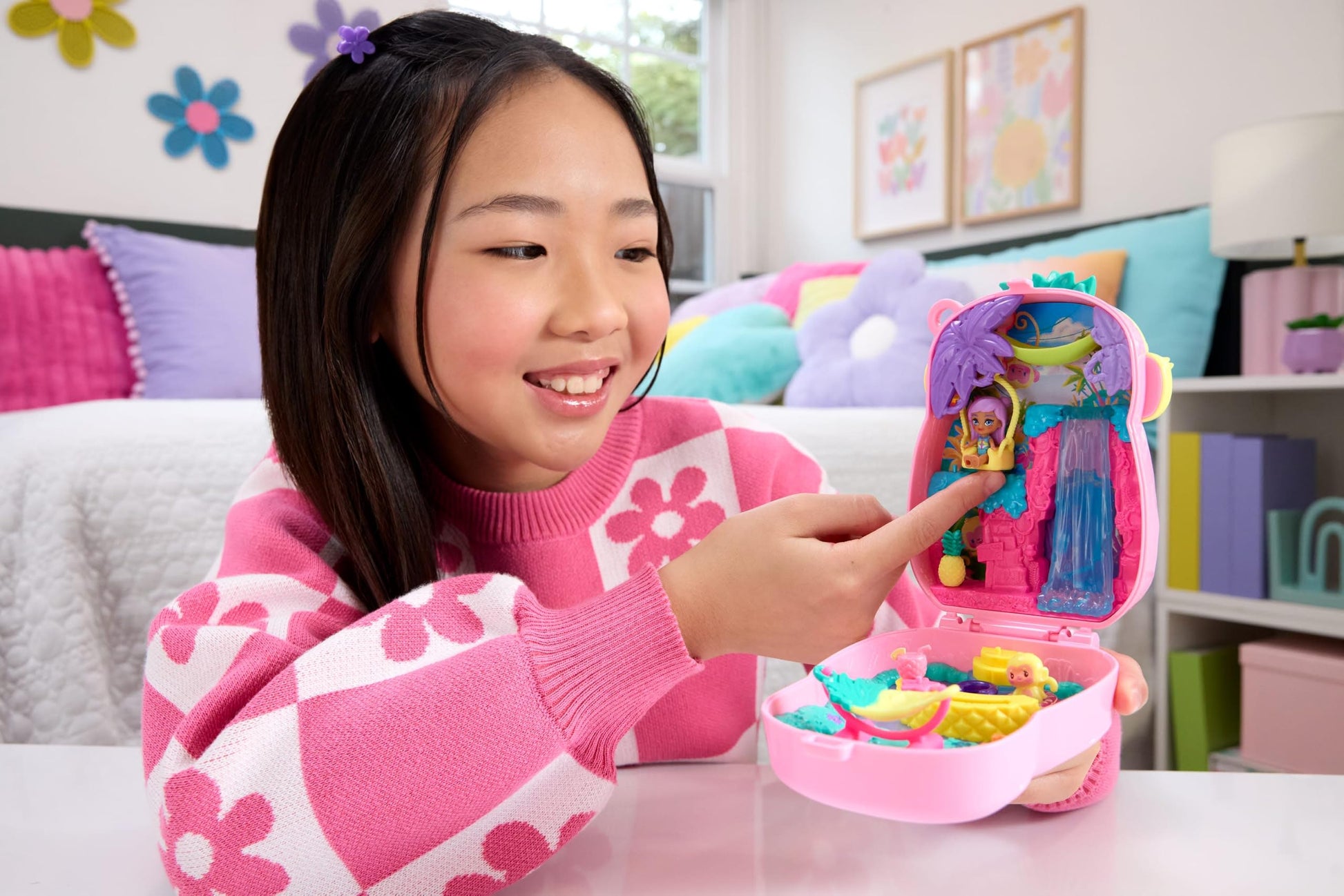 Polly Pocket Dolls and Playset, Pineapple Monkey Compact, Travel Toy with 1 Micro Doll, Pet, Hammock, Fruit Themed Accessories