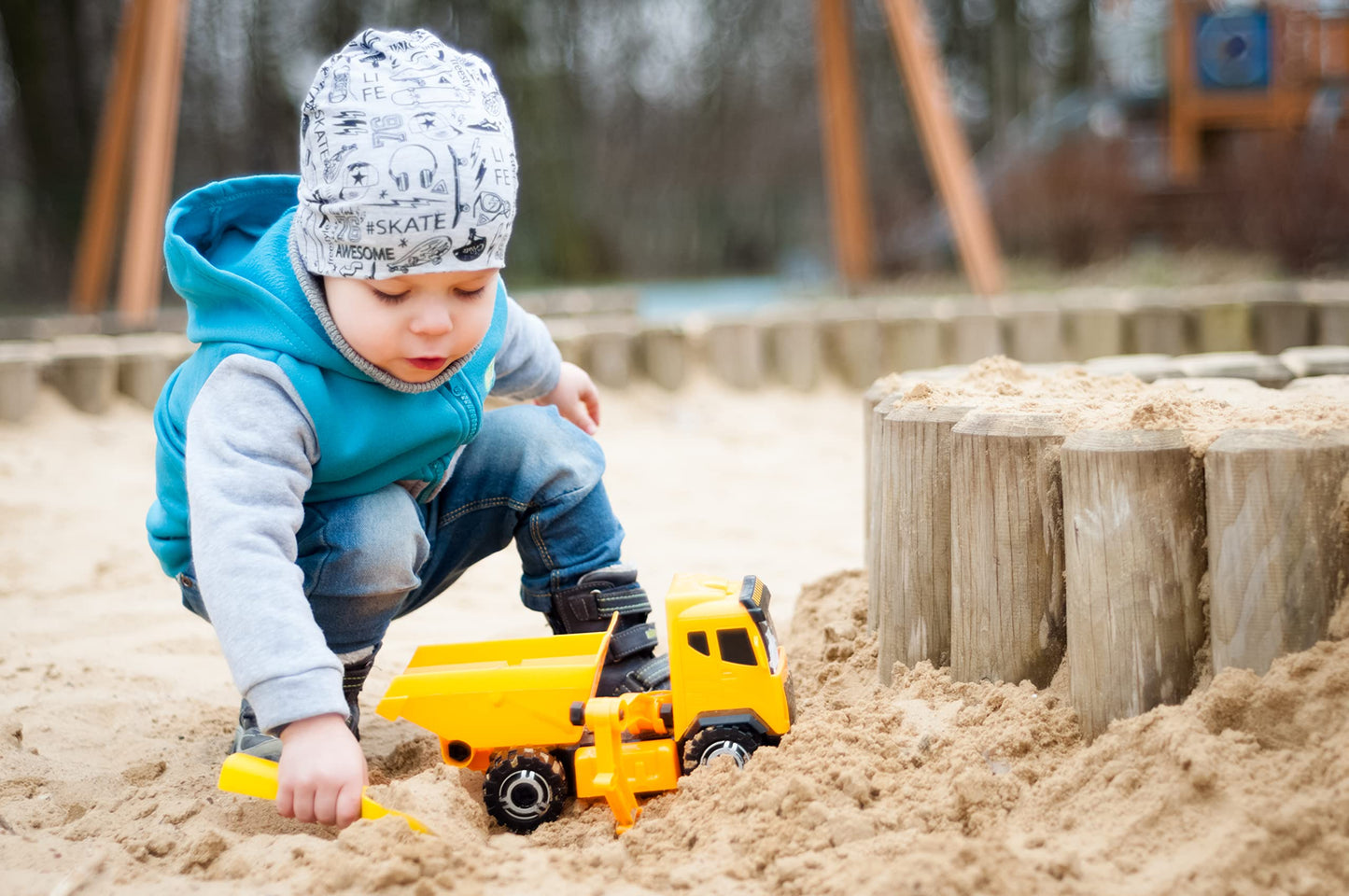 40 lbs. Premium Playground Sand - Filtered, Screened and Washed Perfect for Sand Box, Play Areas or Arts & Crafts (40)