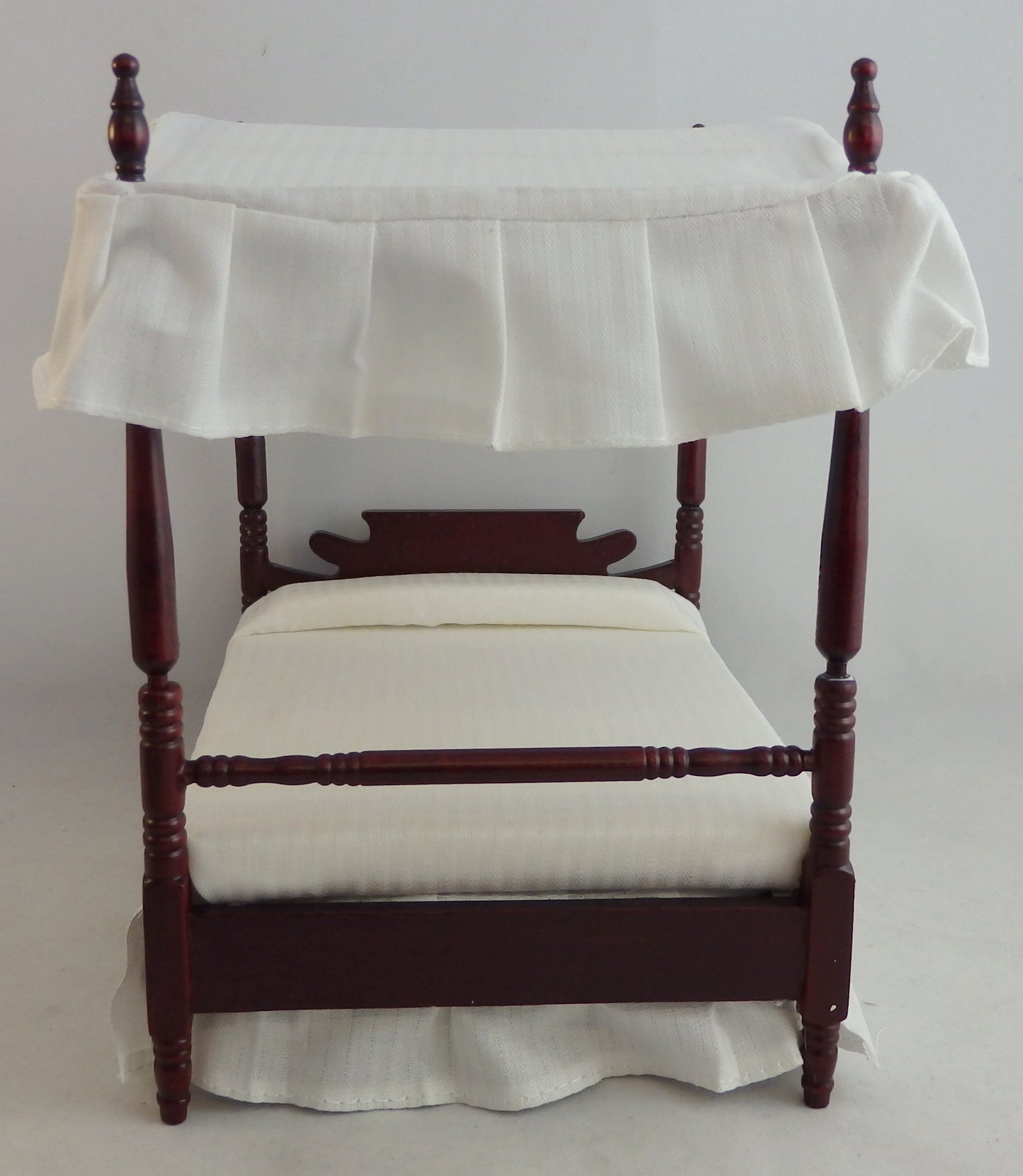 Dollhouse Miniature Mahogany 4 Poster Bed with Bedding