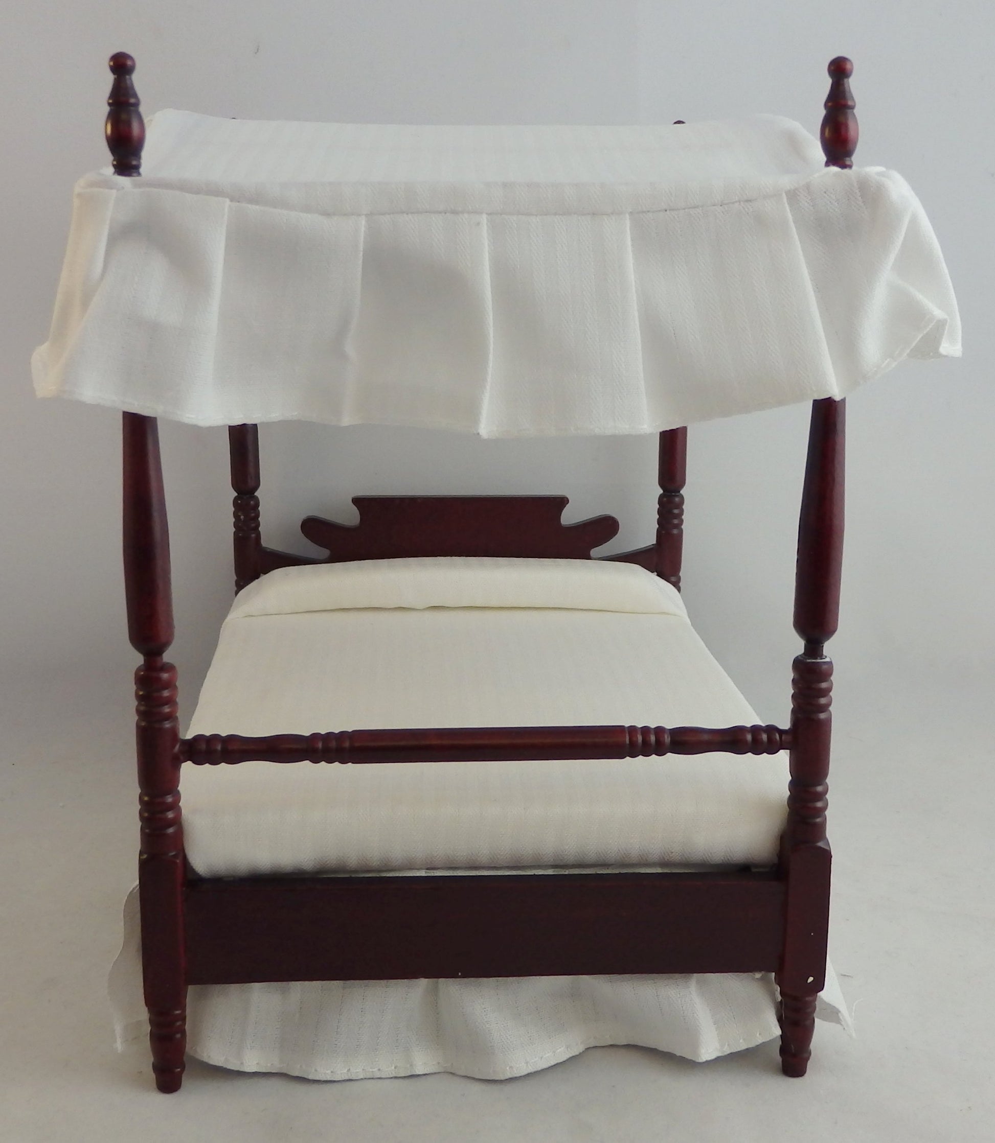 Dollhouse Miniature Mahogany 4 Poster Bed with Bedding