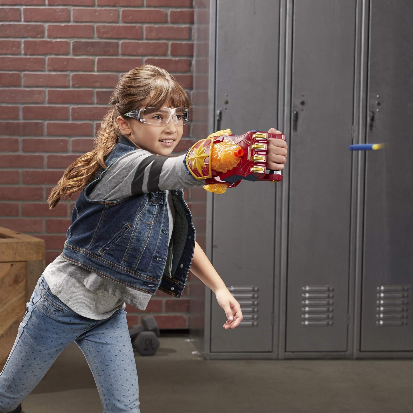 NERF Power Moves Marvel Avengers Captain Marvel Photon Blast Gauntlet NERF Dart-Launching Toy for Kids Roleplay, Toys for Kids Ages 5 and Up