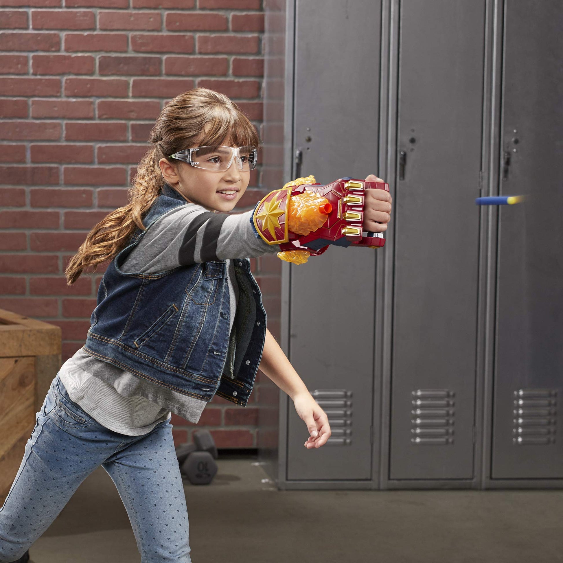 NERF Power Moves Marvel Avengers Captain Marvel Photon Blast Gauntlet NERF Dart-Launching Toy for Kids Roleplay, Toys for Kids Ages 5 and Up