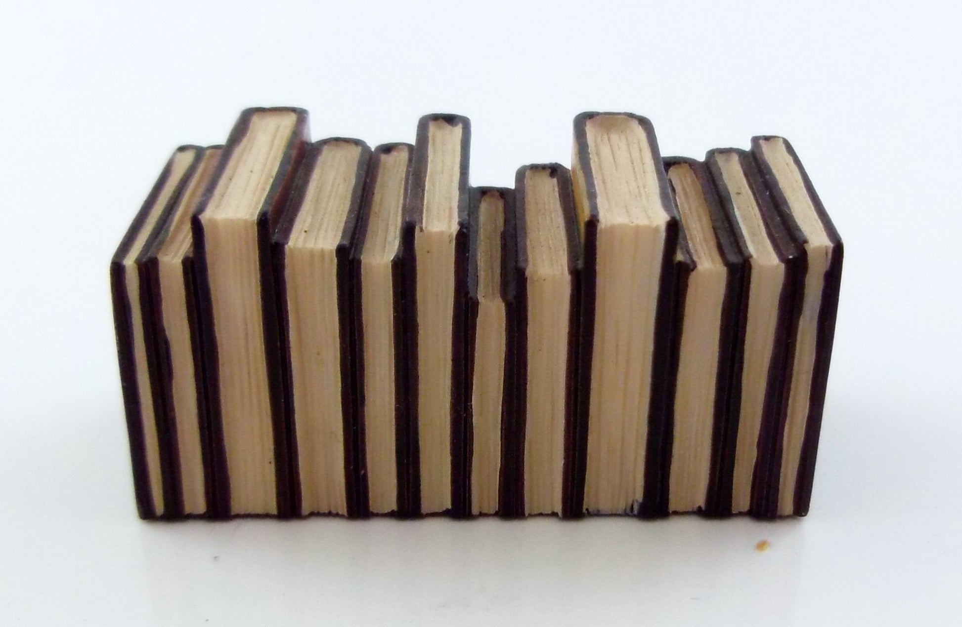 Houseworks, Ltd. Dolls House Miniature Study Library Office Accessory Row of Old Worn Books