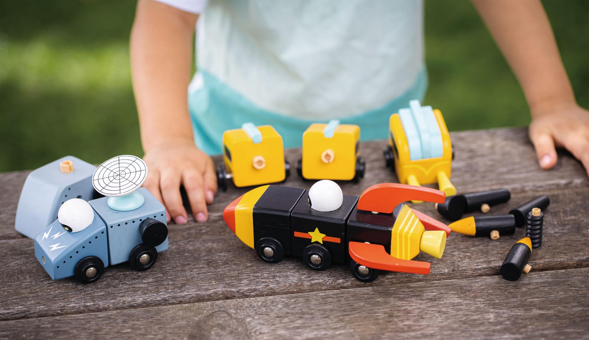 Tender Leaf Toys - Space Race - Mix and Match Space Themed Vehicles Toy Set - Creative Pretend Play for Kids 3+