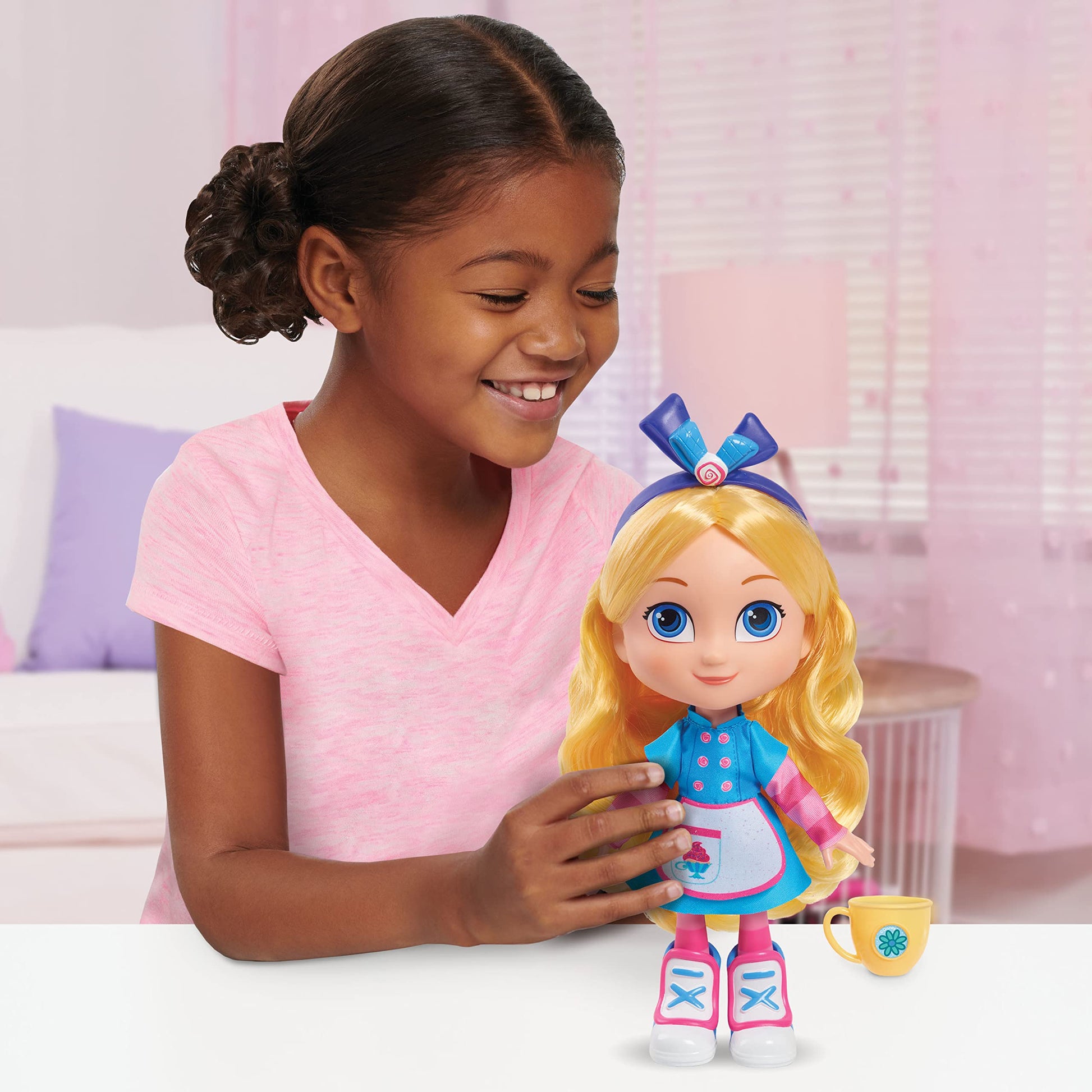 Disney Junior Alice’s Wonderland Bakery Alice 10-inch Large Doll and Accessories, Kids Toys for Ages 3 Up by Just Play
