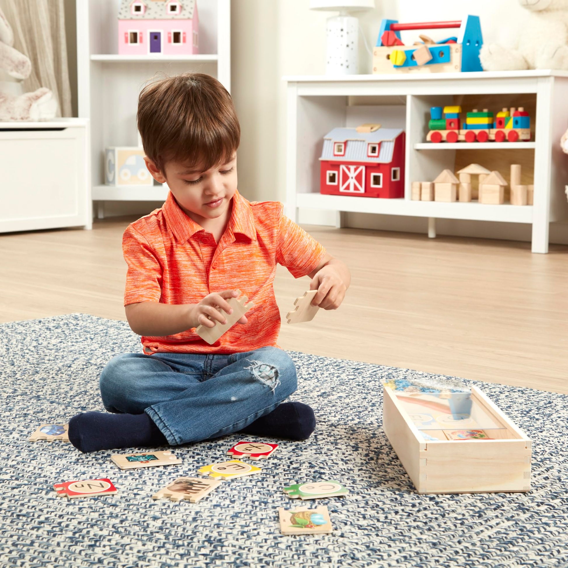 Melissa & Doug Self-Correcting Alphabet Letter Puzzles (Developmental Toys, Wooden Storage Box, Detailed Pictures, 52 Pieces, 7.62 cm H × 34.925 cm W