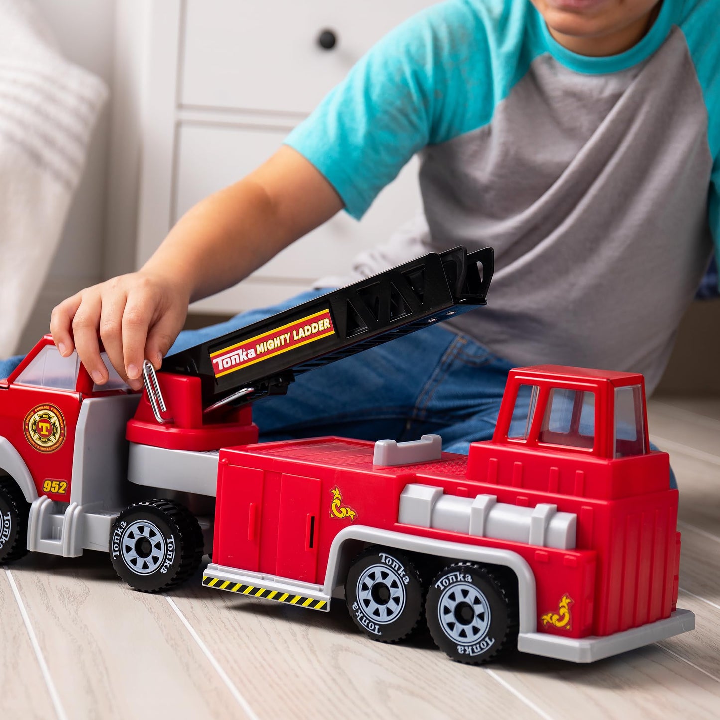 Tonka Steel Classics Hook N’ Ladder Fire Truck - Made with Steel & Sturdy Plastic, Red Toy Construction Truck, Boys and Girls, Kids, Toddlers, Ages 3+