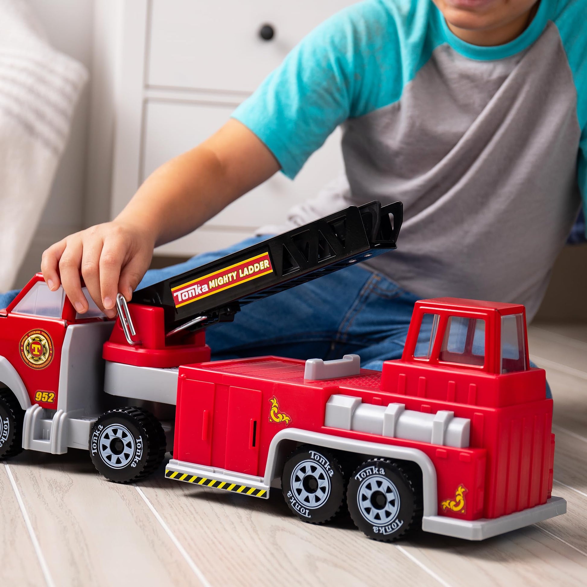 Tonka Steel Classics Hook N’ Ladder Fire Truck - Made with Steel & Sturdy Plastic, Red Toy Construction Truck, Boys and Girls, Kids, Toddlers, Ages 3+
