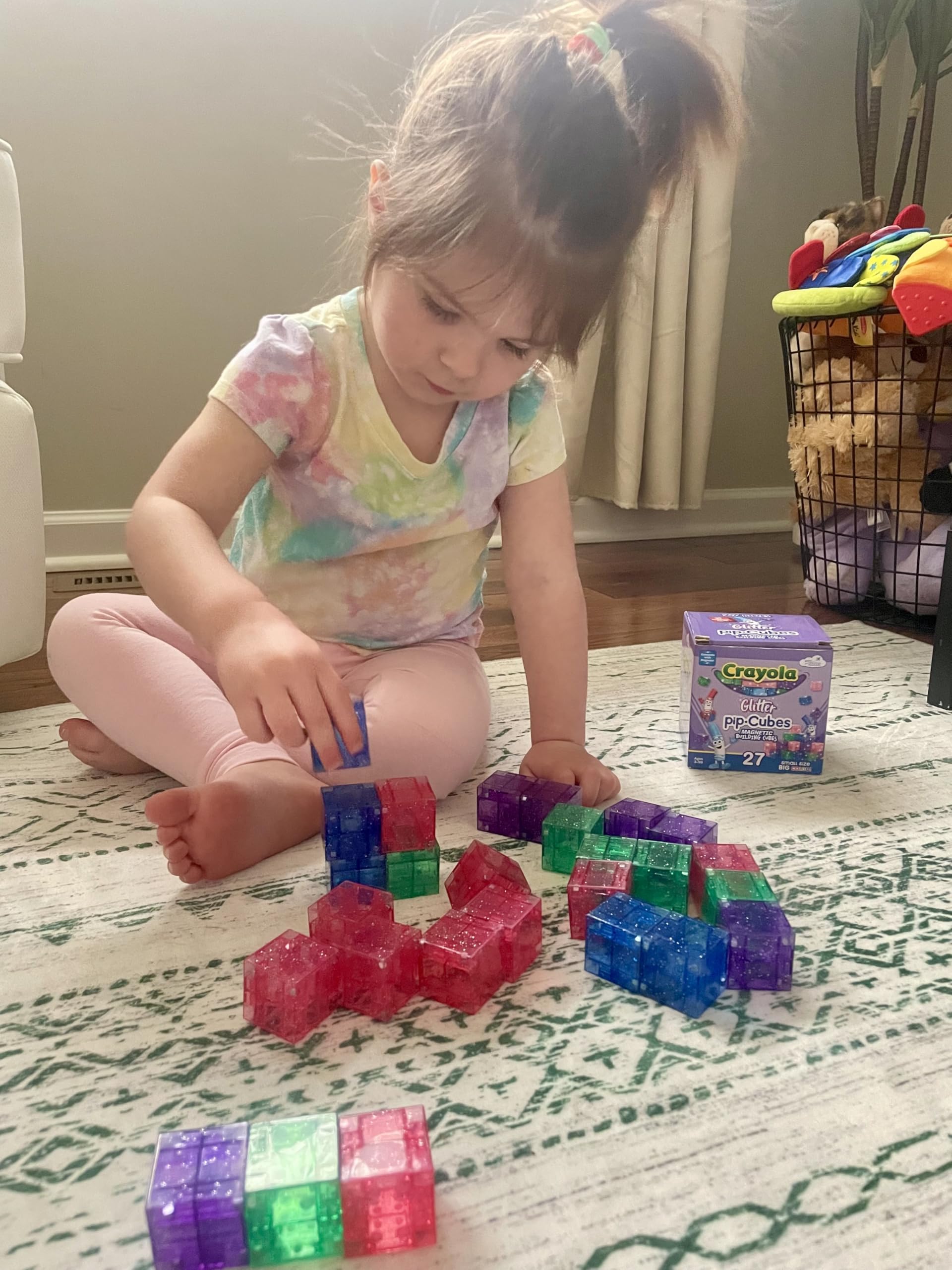 Crayola Glitter Magnetic PIP Cubes, Mini Magnetic Blocks Playset, STEM & Montessori Building & Educational Toys for Kids, Travel Toys for Boys