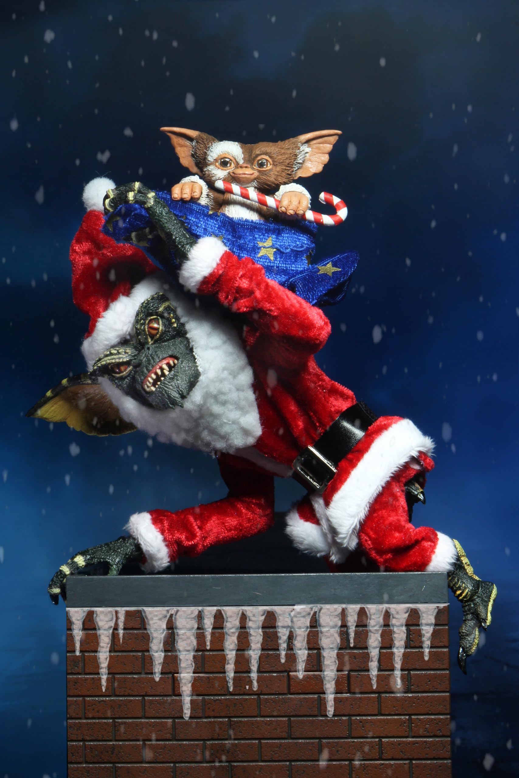NECA 7" Scale Gremlins Santa Stripe Action Figure