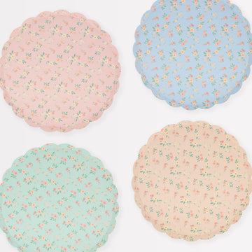 Meri Meri Floral Paper Plates (Pack of 8), Floral Disposable Plates for Party, Scalloped Edge, 2 Sizes (Dinner and Side)