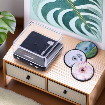 Miniature Retro Record Player Set, 1:12 Scale Vintage Turntable with 3 Mini Records, Realistic Alloy Model for Dollhouse Living Room & Music Room