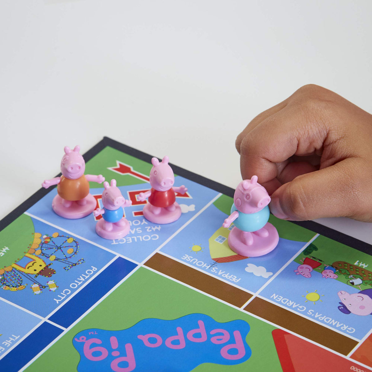 Hasbro Gaming Monopoly Junior: Peppa Pig Edition Board Game for 2-4 Players, Indoor Games for Kids, Peppa Pig Toys and Games, Ages 5+ (Amazon