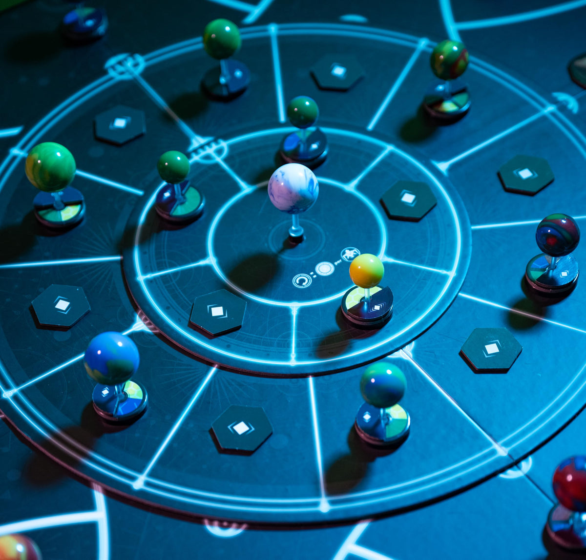 Grey Fox Games Last Light Board Game | Explore Space, Fight Your Friends, Control an Alien Race | Ages 14+ | 2-4 Players | 60 Minutes