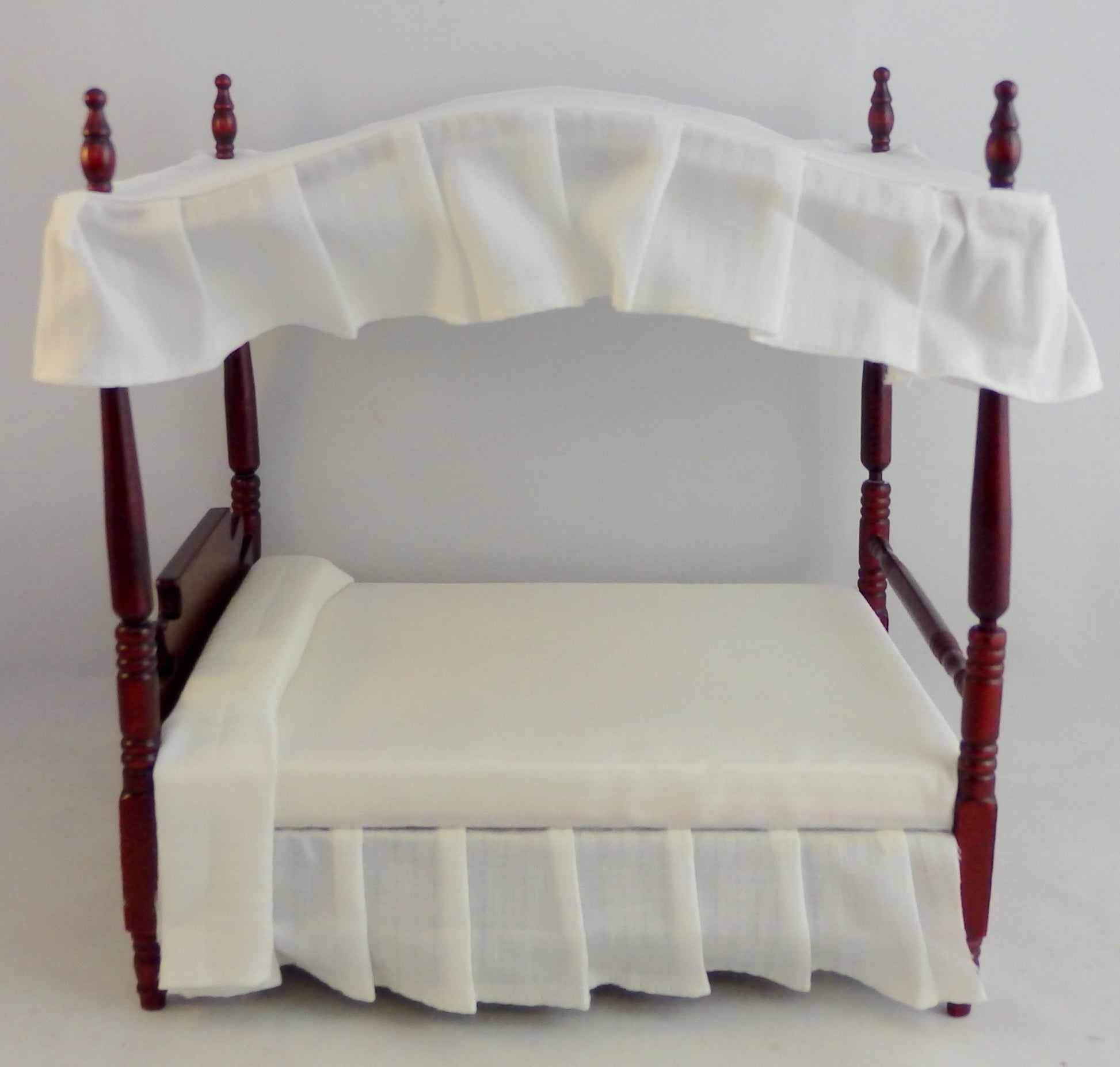 Dollhouse Miniature Mahogany 4 Poster Bed with Bedding