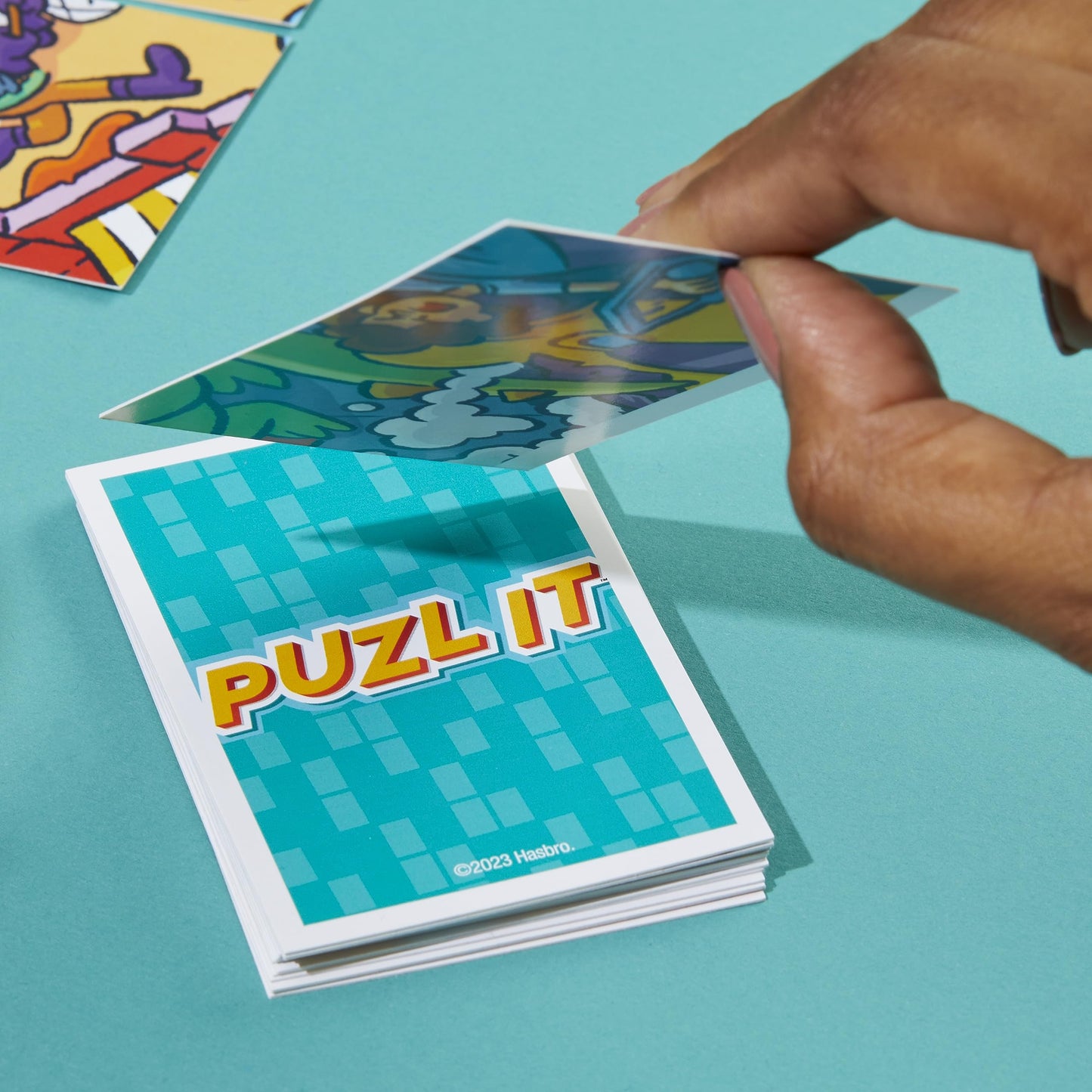 Hasbro Gaming Puzl It Game, Competitive Puzzle Card Game, Kids & Family Games, 2 to 6 Players, Pizza Party Theme, Fun Summer Activities, Vacation