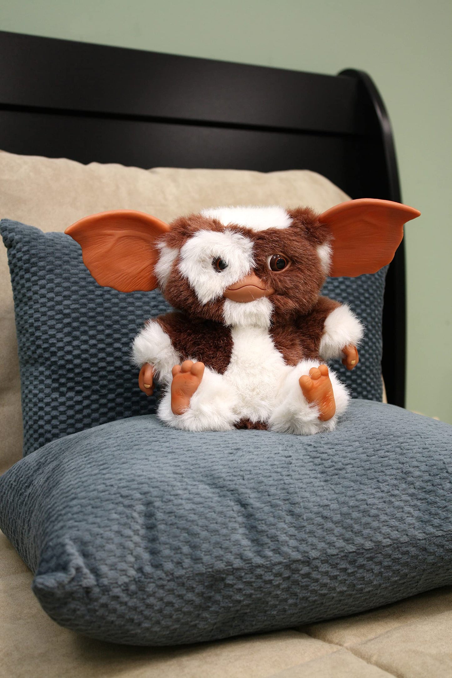 NECA - Gremlins Mogwai - Gizmo 6" Soft Plush