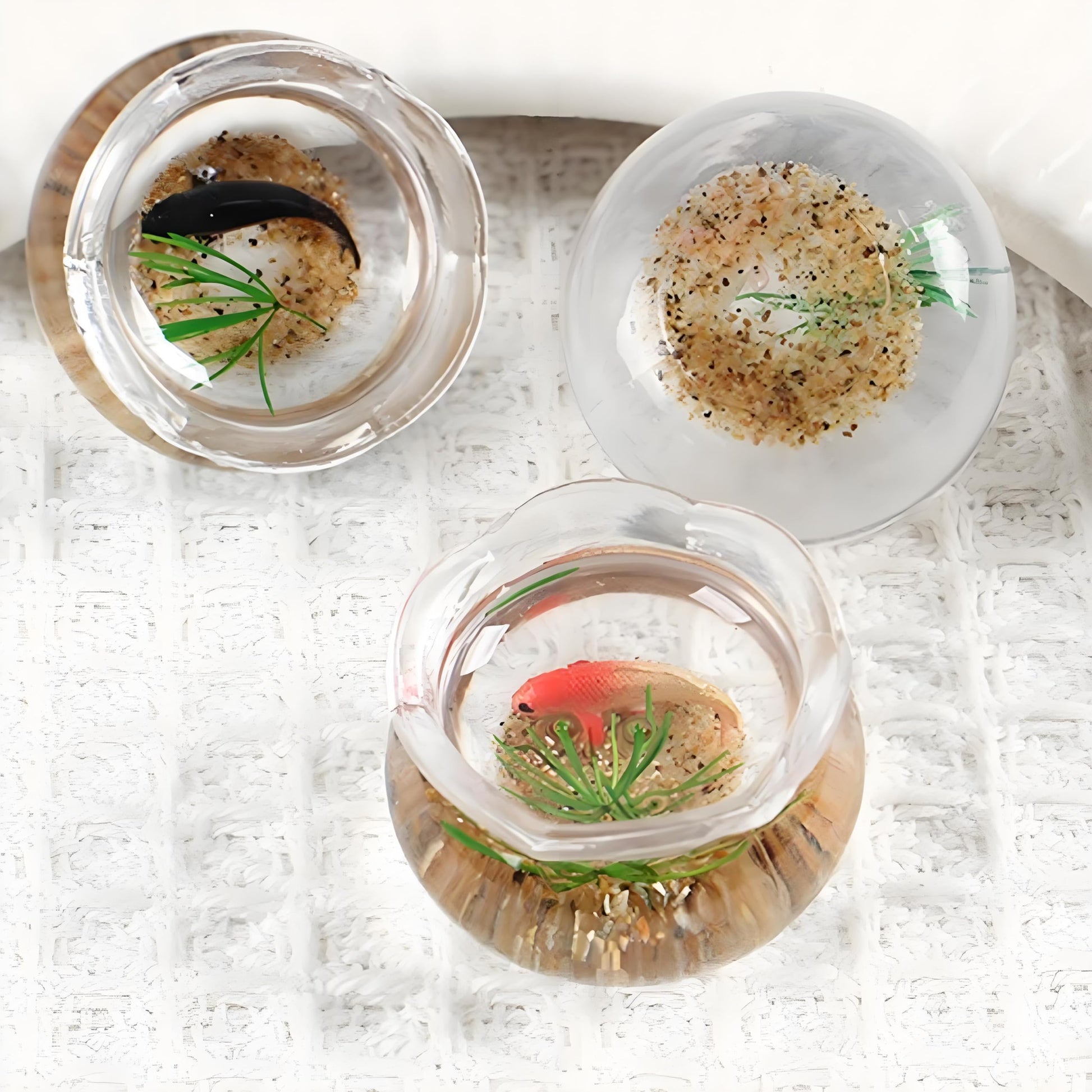 Miniature Goldfish Bowls for Dollhouse - Realistic Resin Fish Tank Accessories, Cute Animal Figurines, Smooth Surface, Fairy Garden Decor, 1:12 Scale