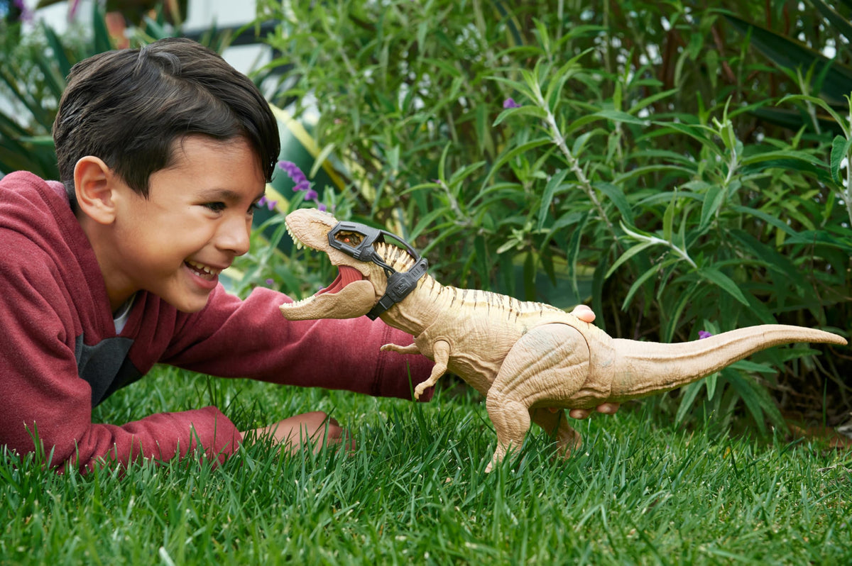 Mattel Jurassic World Track 'n Attack Dinosaur Action Figure, Tyrannosaurus Rex Toy with Lights, Sound, Motion & Accessories, Plus Downloadable App &