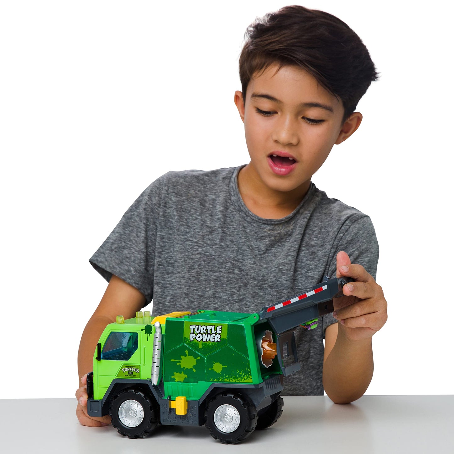 Teenage Mutant Ninja Turtles Toy, Thrash 'N' Battle Garbage Truck with 3 Sewer Cap Launchers, Lights & Sounds, TMNT Mutant Ninja Turtle Vehicle