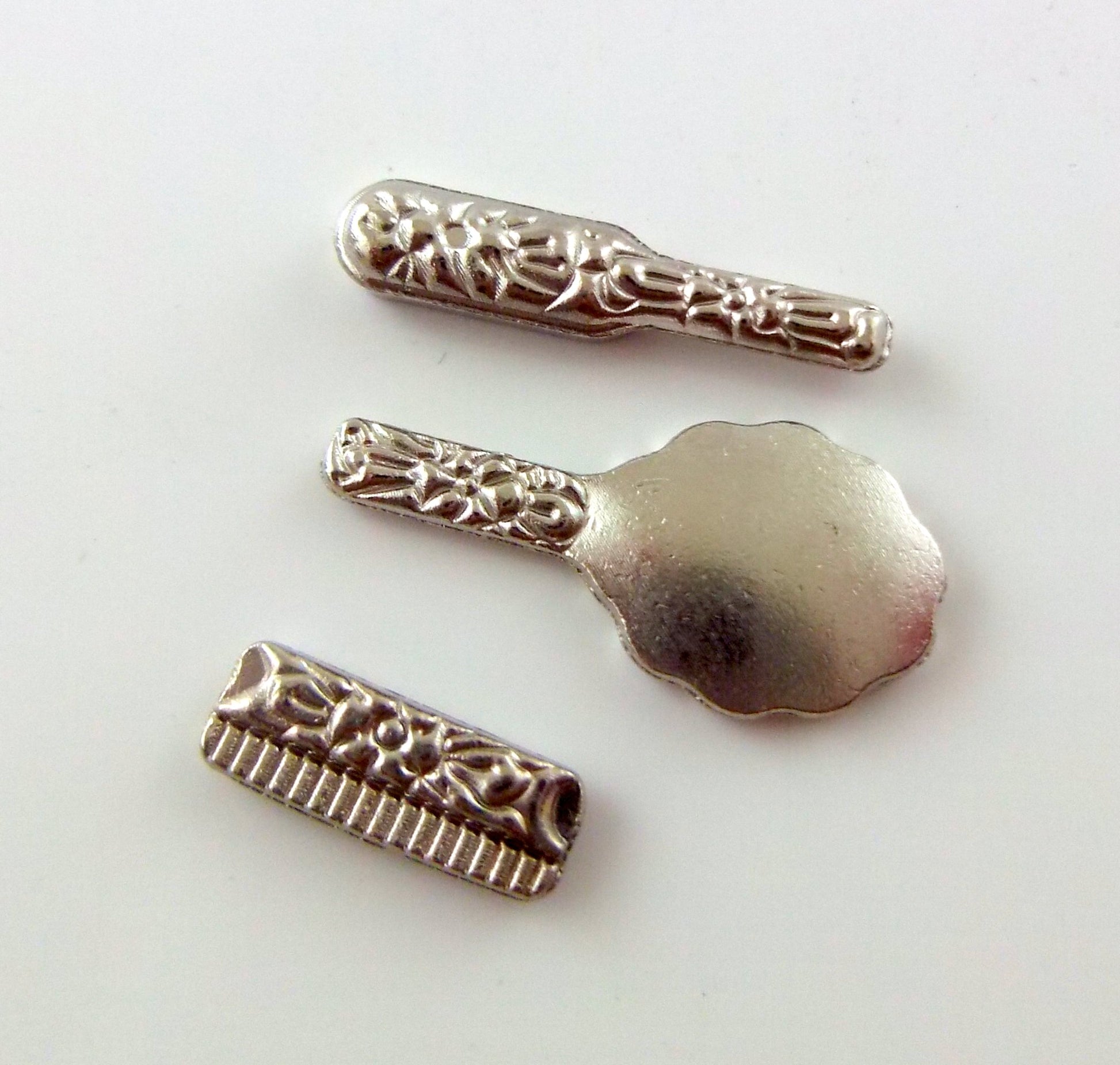 Dolls House Dressing Table Set Mirror Brush Comb Silver