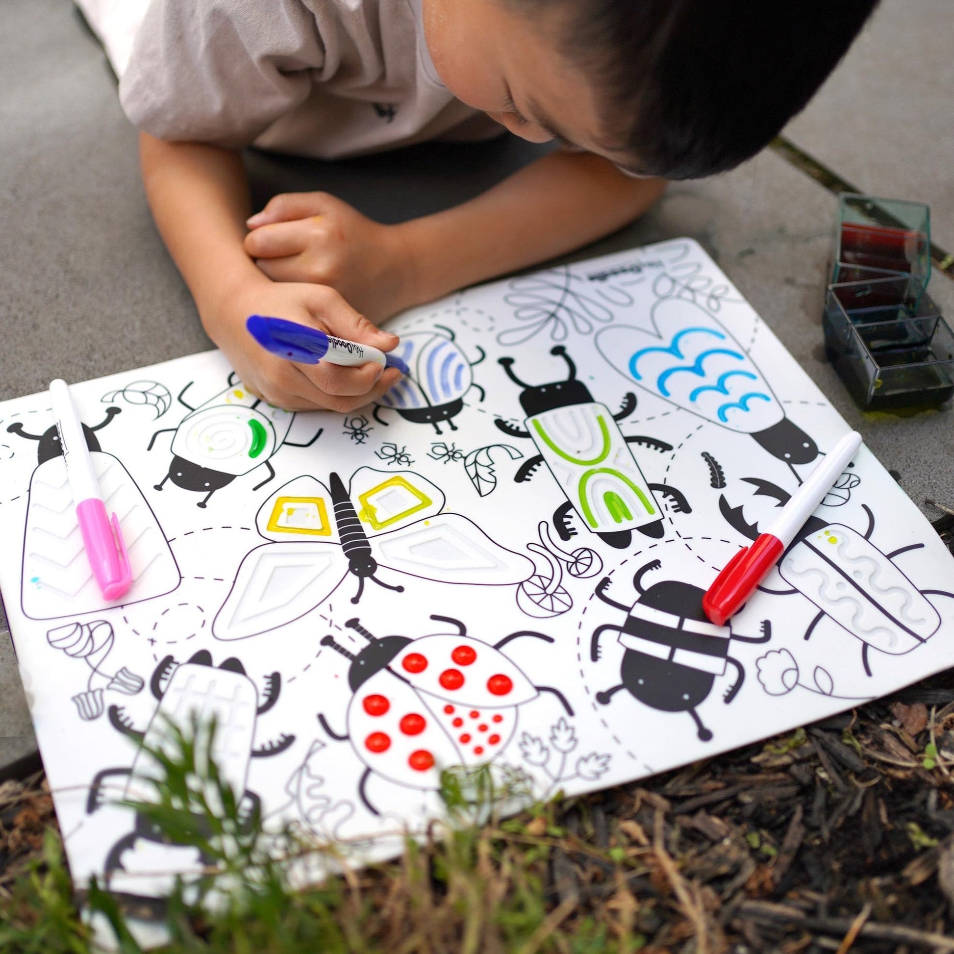 HeyDoodle Busy Bug Sensory Mat - Perfect for Kids with Educational Themes & Debossed Areas - Doodle Pad Set Includes 9 Markers and a Water Dropper