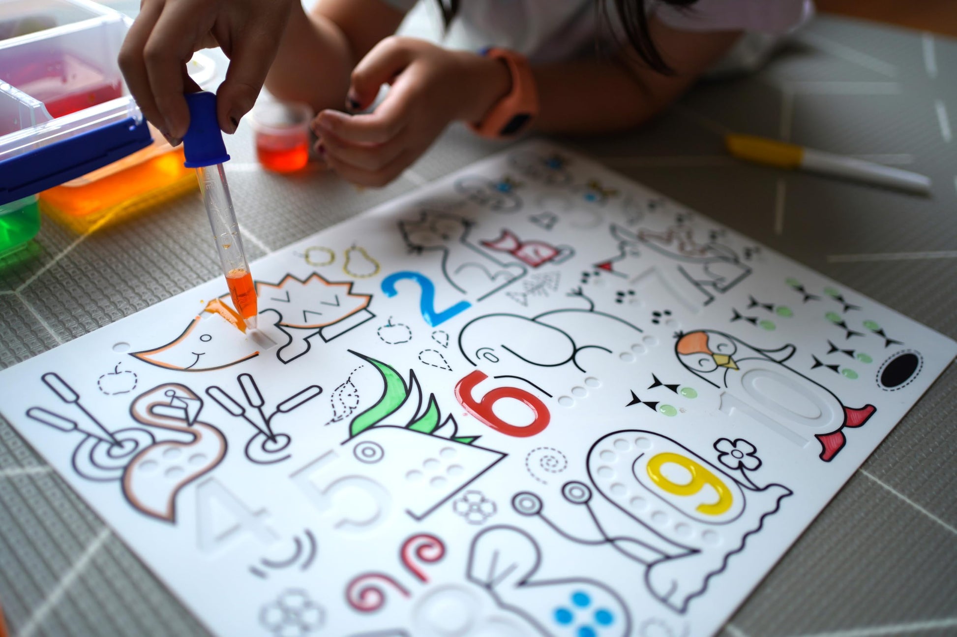 HeyDoodle Wild Digits Sensory Mat - Reusable Silicone Activity Mat for Kids with Educational Themes & Debossed Areas - Doodle Pad Set Includes 9