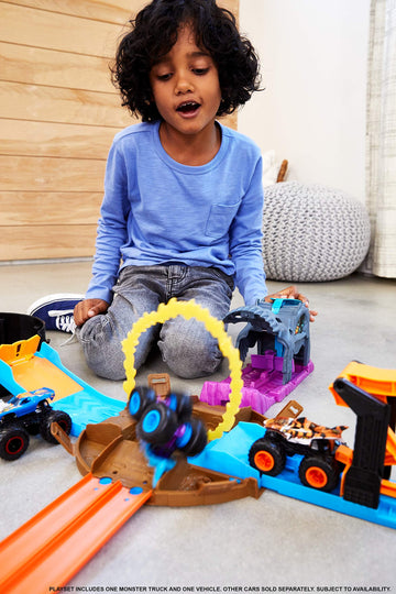 Hot Wheels Monster Truck Pit & Launch Playsets with a 1 Monster Truck & 1 Hot Wheels 1:64 Scale Car, Great Gift for Kids Ages 4 Years & Older