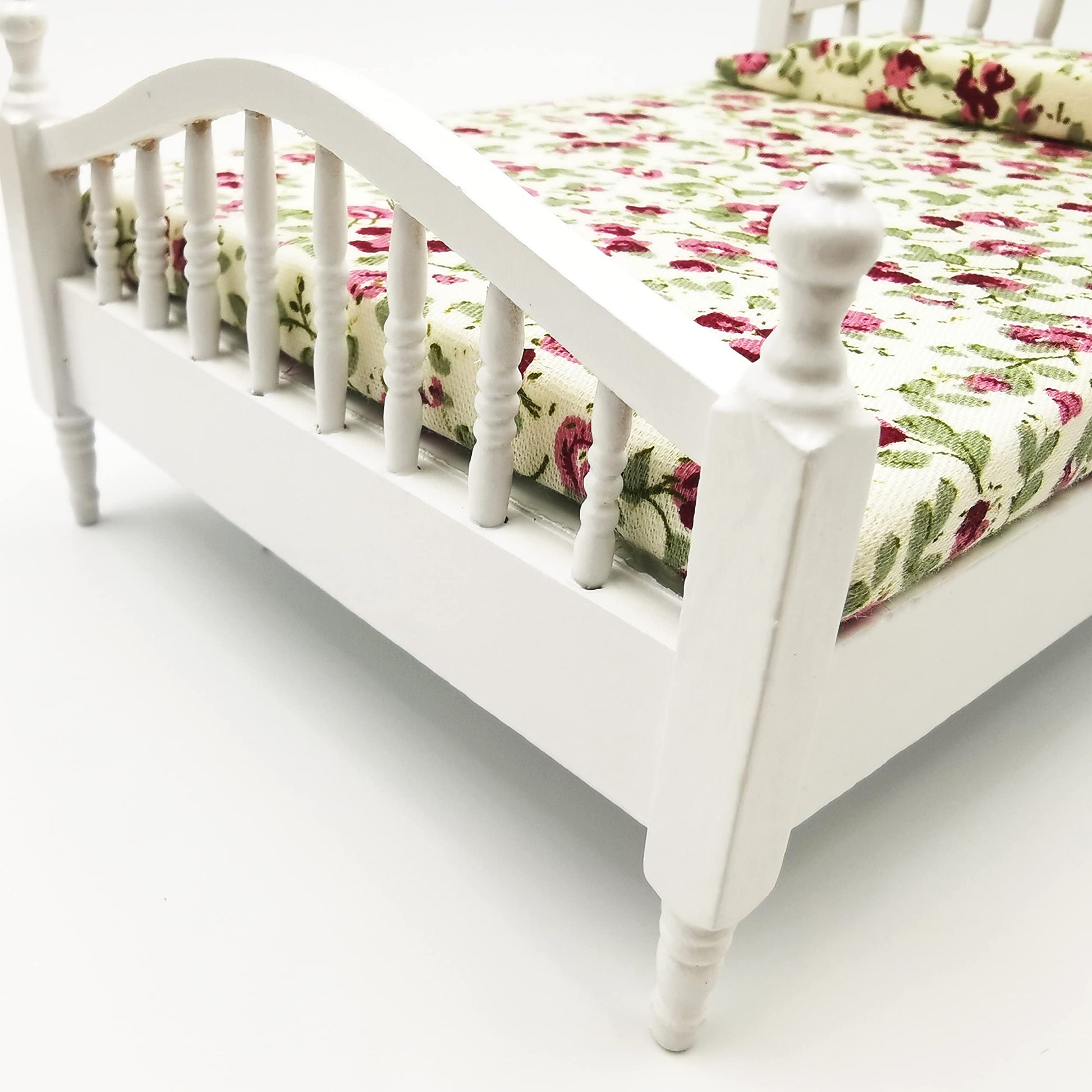 SXFSE Dollhouse Decoration Accessories, Mini Dollhouse Furniture Bed Room Pretend Play Toy