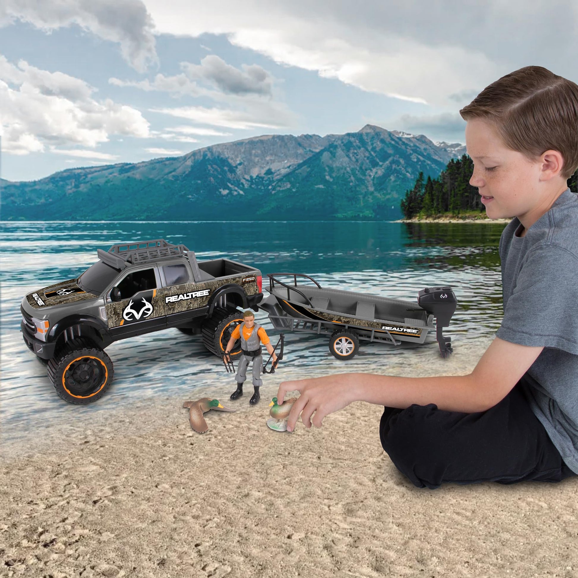 NKOK Realtree 1/18 Scale Free-Wheel Playsets 10-PC Set, RT Ford F-250 Super Duty Fishing Boat on Trailer & Accessories playset (Roof Rack, Hunter, 2
