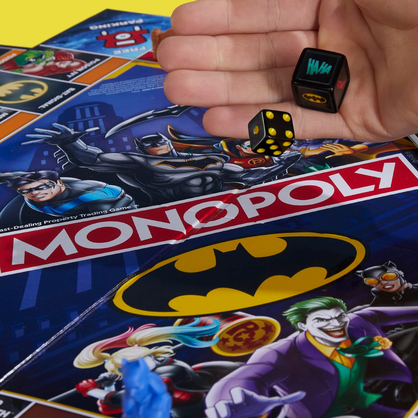 Monopoly Batman Edition Board Game | Monopoly Game for Batman Fans | Ages 8 and Up | 2 to 4 Players | Family Games | Strategy Games for Kids