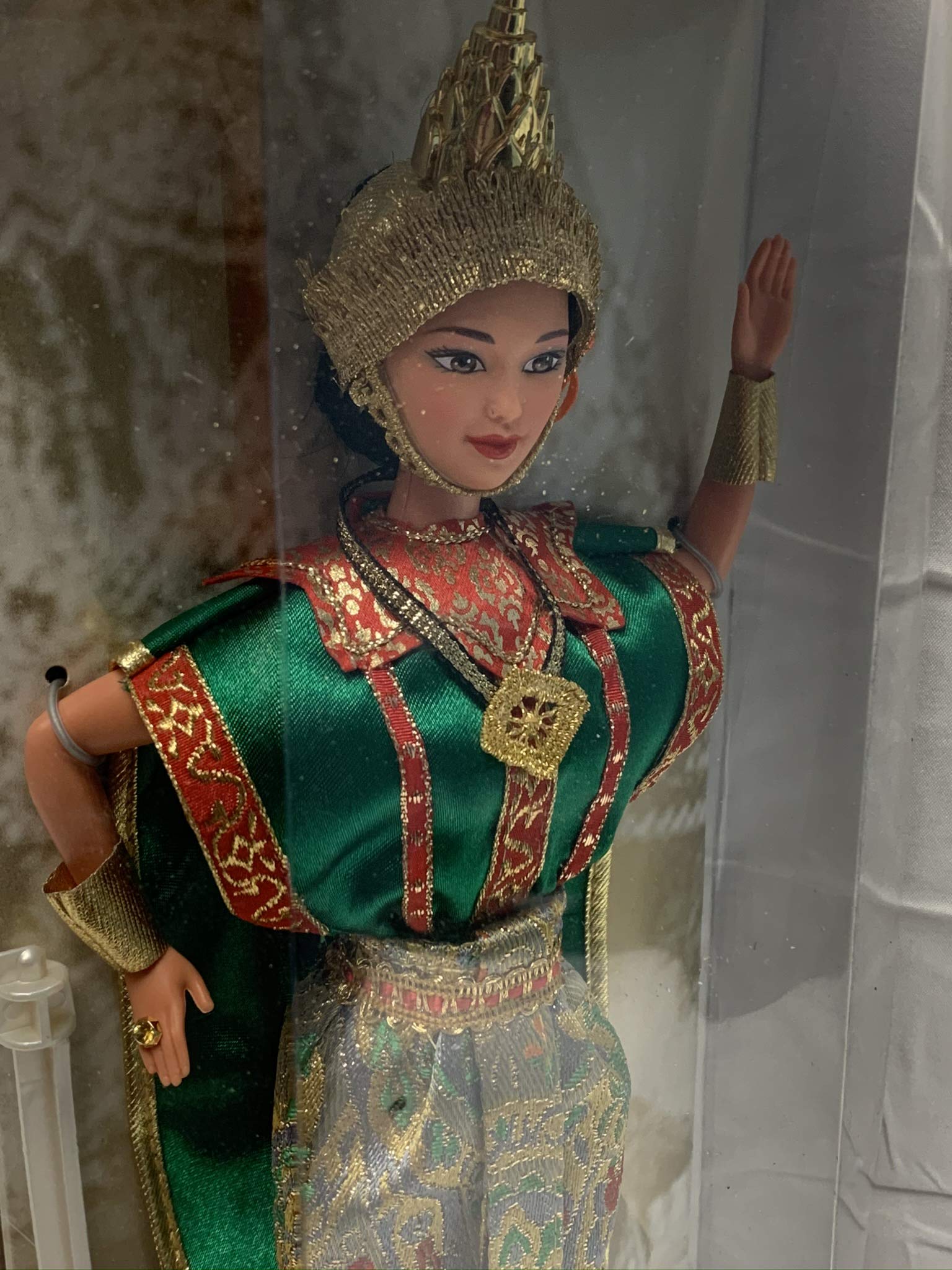 Barbie Year 1997 Collector Edition Dolls of The World 12 Inch Doll - Thai with Thailand Traditional Outfits, Cape, Jewelry, Headpiece, Hairbrush and