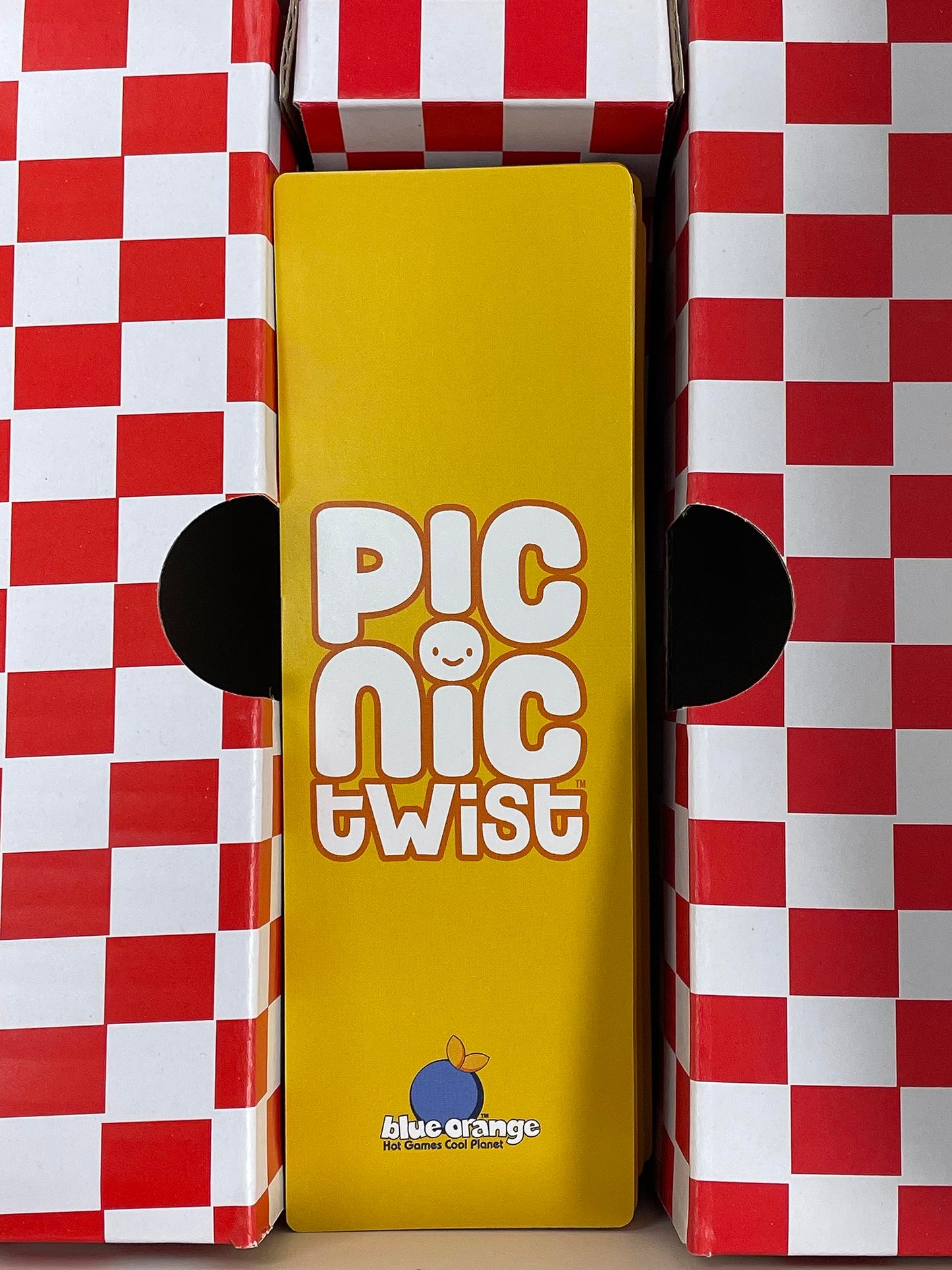 Blue Orange Picnic Twist, Set Collection Card Game in a Picnic Basket, Family or Adult Strategy Game for 1 to 9 Players Games. Recommended for Ages 8