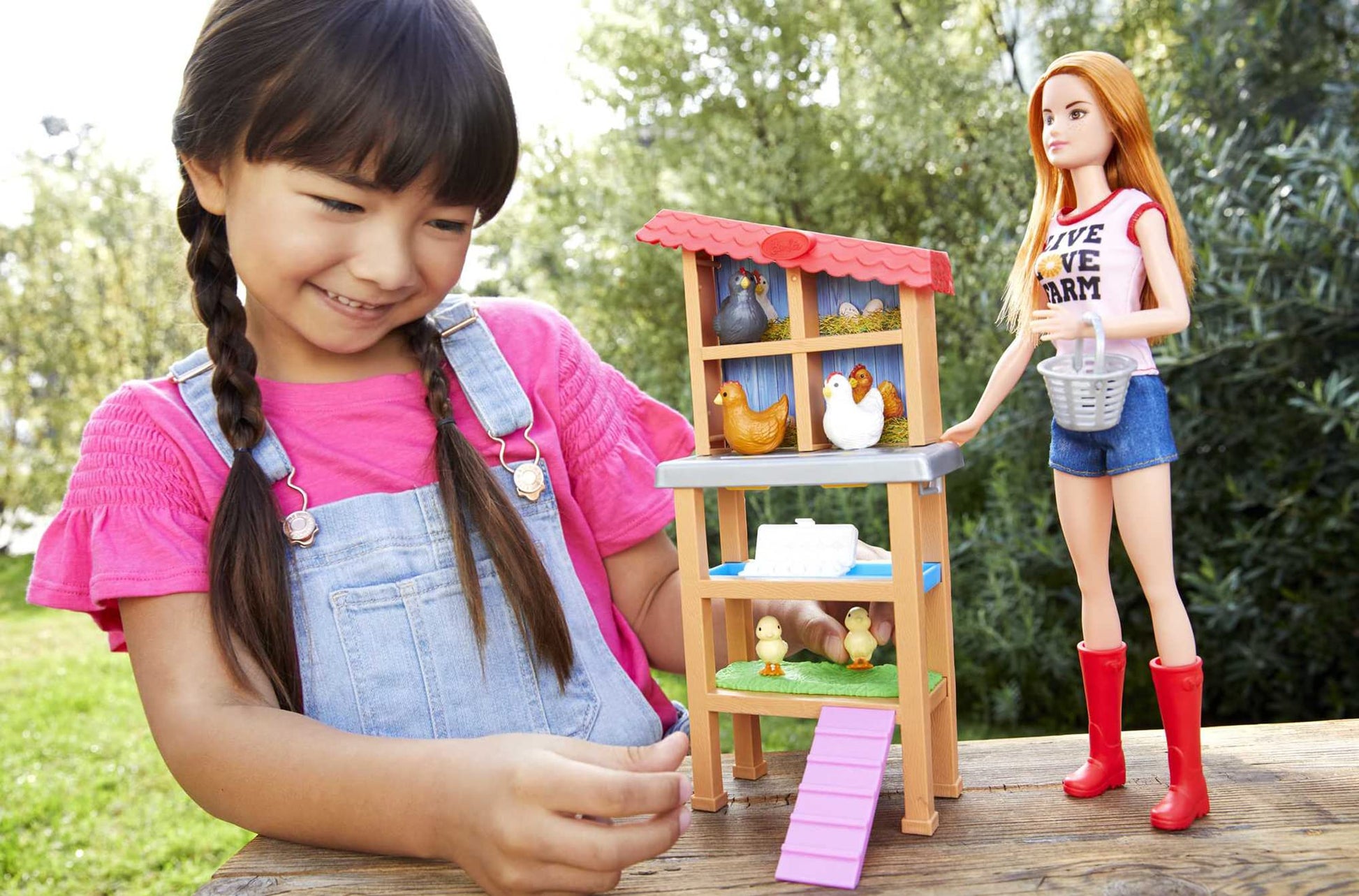 Barbie Chicken Farmer Doll, Red-Haired, and Playset with Henhouse, 3 Chickens, 2 Chicks and More, Career-Themed Toy for 3 to 7 Year Olds (Amazon