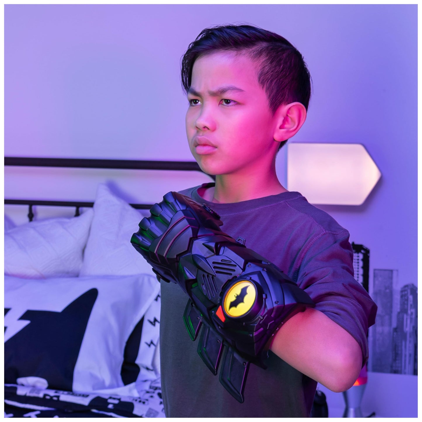 DC Comics Batman Interactive Gauntlet with Over 15 Phrases and Sounds, for Kids Aged 4 and Up