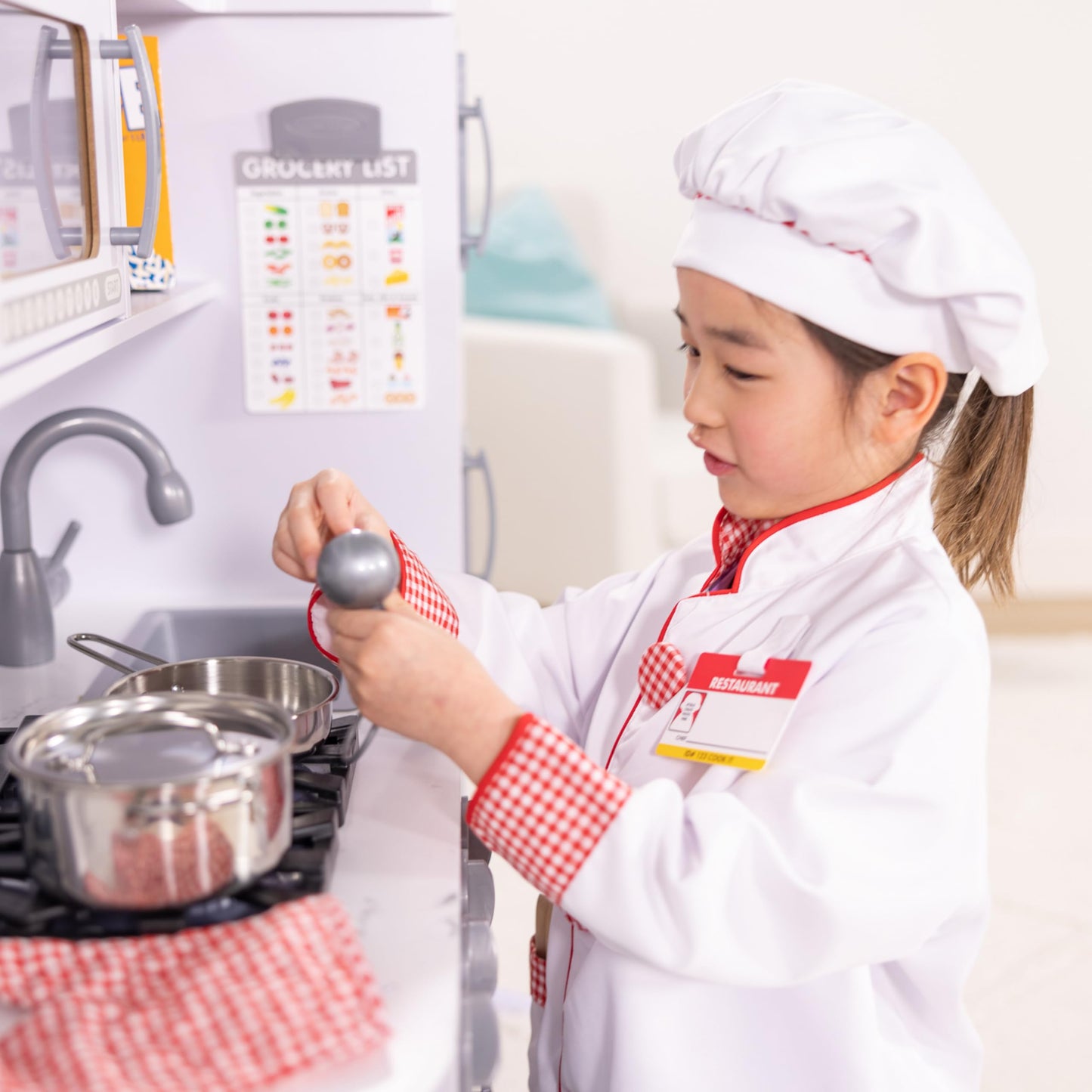 Melissa & Doug Chef Costume, Pretend Play Dress Up Set (8-Pc) Chef's Jacket, Hat, & Accessories, Role Play Toys for Kids 3+