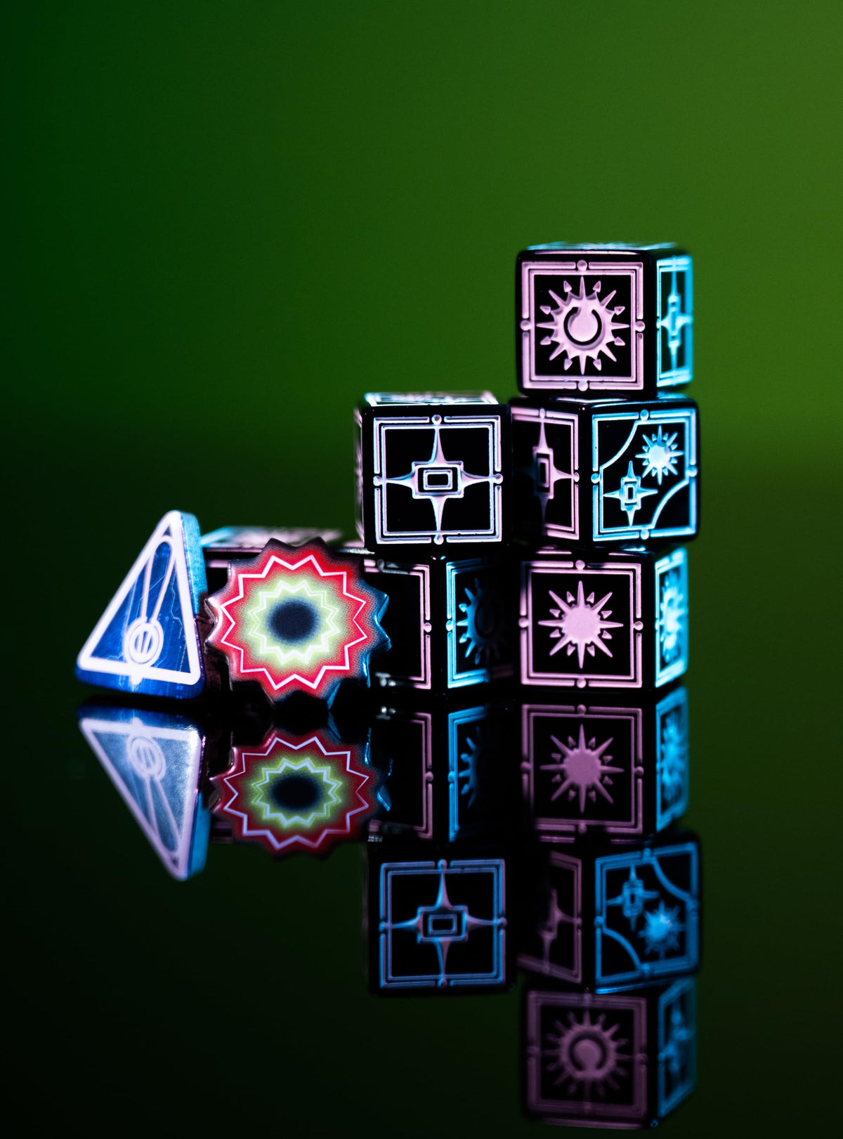 Grey Fox Games Last Light Board Game | Explore Space, Fight Your Friends, Control an Alien Race | Ages 14+ | 2-4 Players | 60 Minutes