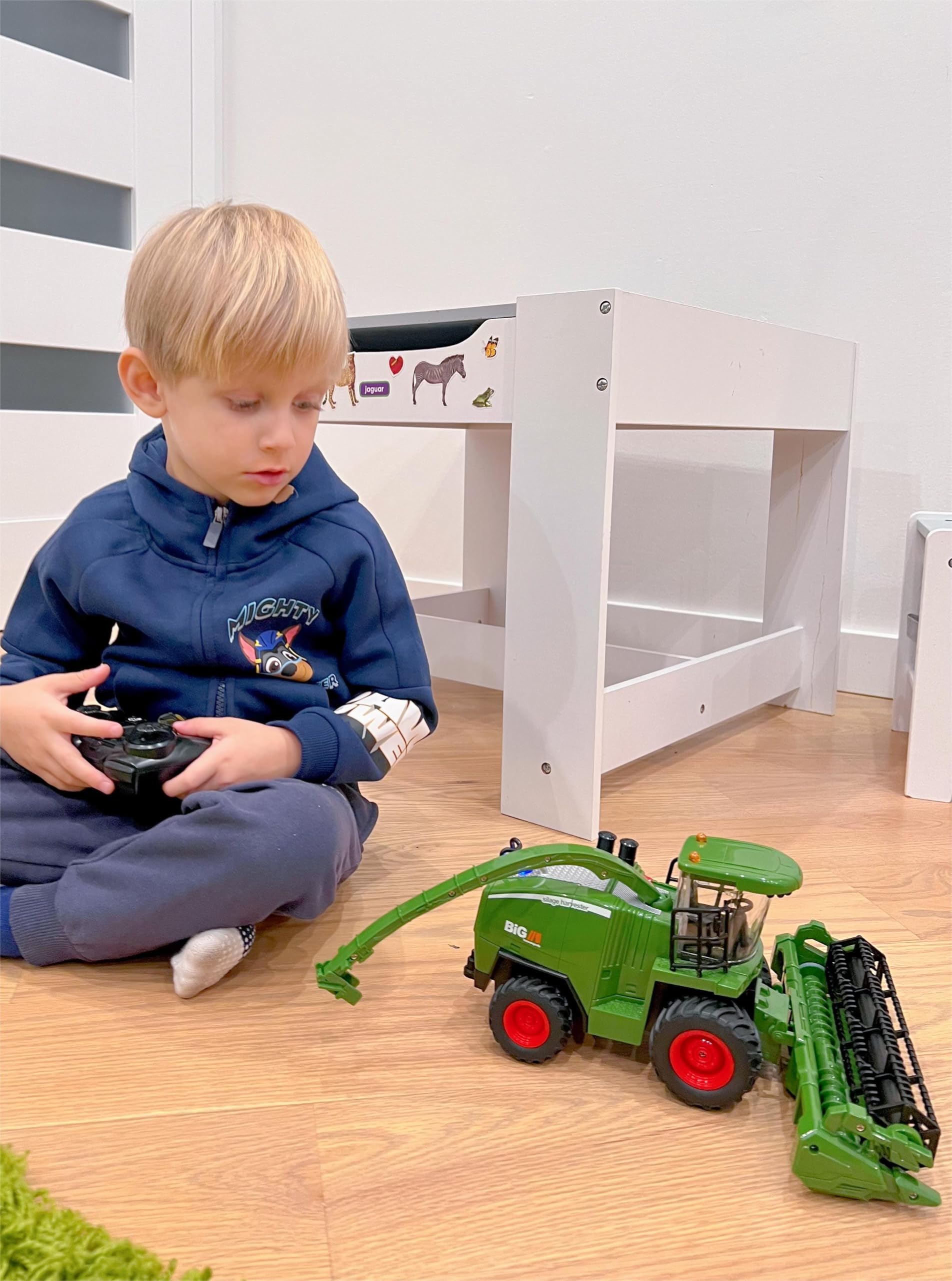 Uarzt Remote Control Combine Harvester Tractor Toy, 1/24 Scale RC Harvester Toys for Kids with 2 Grian Heads/2 Rechargeable Batteries/Light, Farm Toys