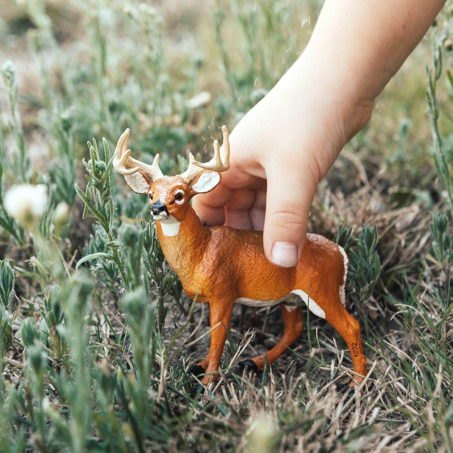 Safari Ltd. Whitetail Buck Figurine - Detailed 4.95" Model Figure - Educational Toy for Boys, Girls, and Kids Ages 1+