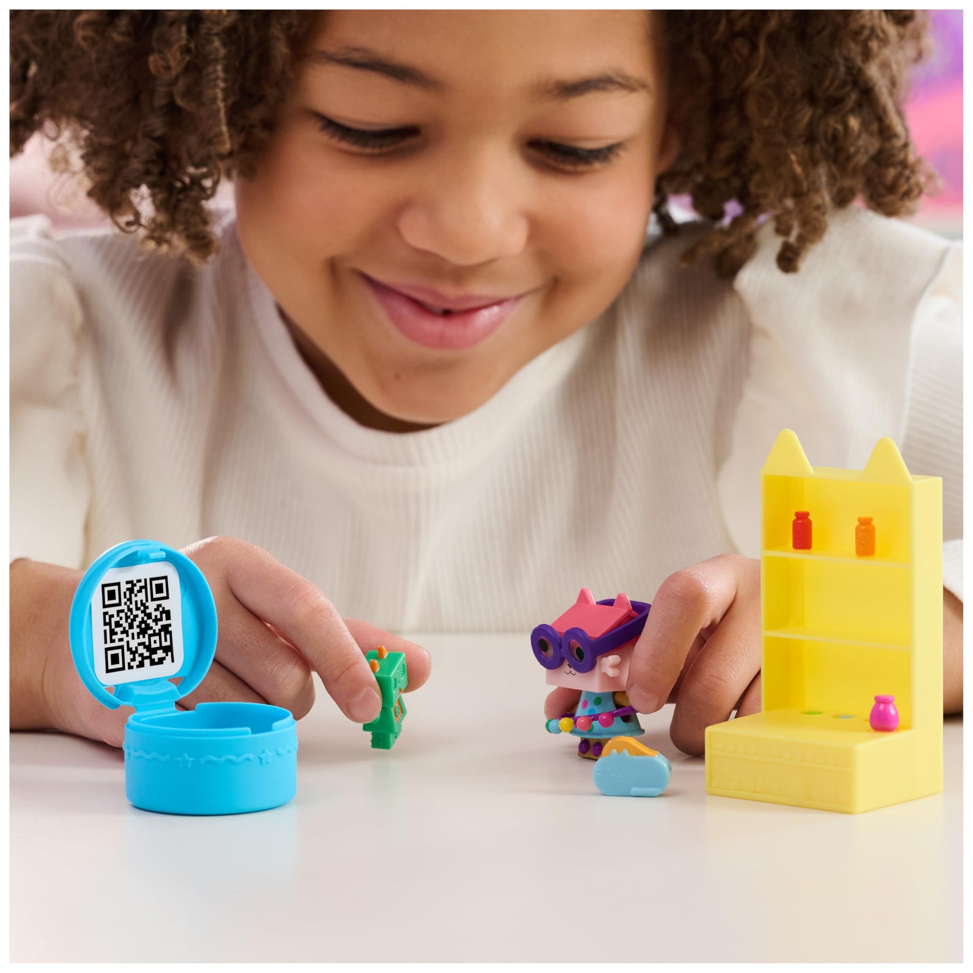 DreamWorks GABBY'S Dollhouse, Celebration Series Baby Box Cat Bobble Figure with Dollhouse Furniture and Accessories, Kids Toys for Girls & Boys Ages