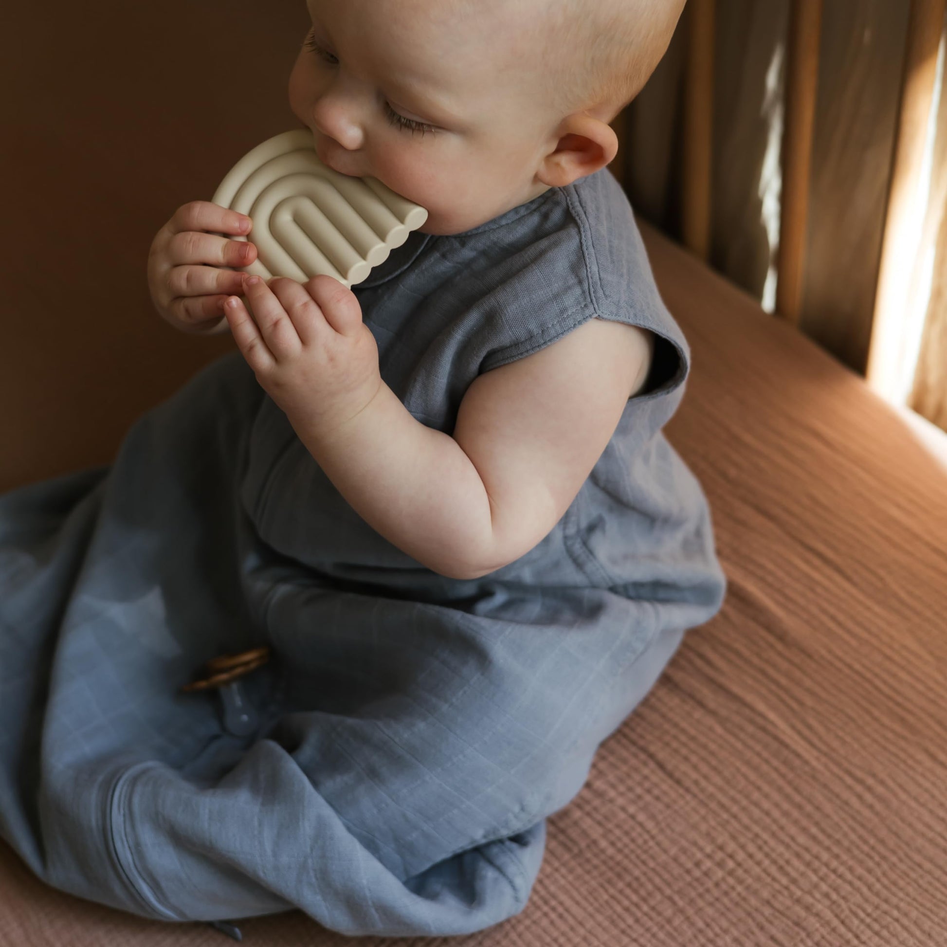 mushie Silicone Baby Teether Toy | Rainbow (Shifting Sand)
