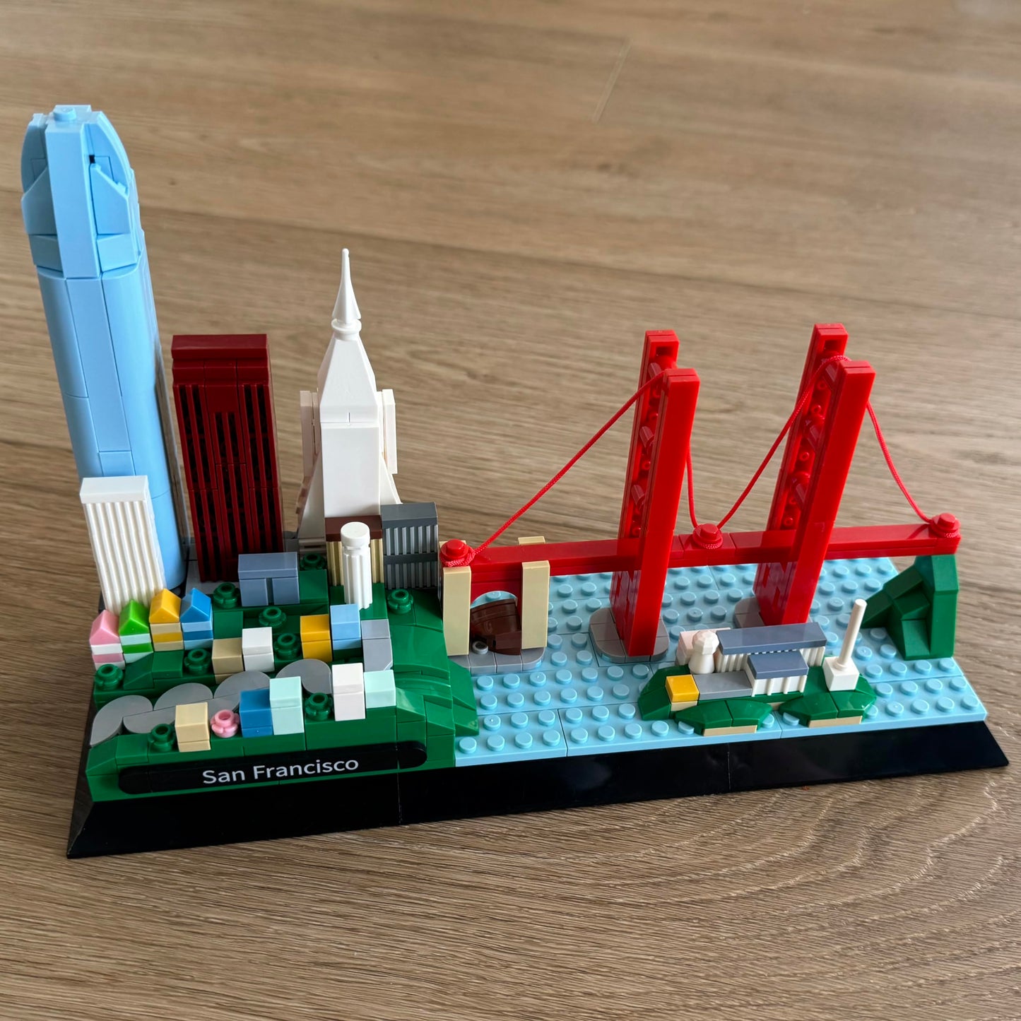 Apostrophe Games San Francisco Skyline Building Block Set (459 Pieces) Features Golden Gate Bridge and More - Architecture Landmark Model for Kids