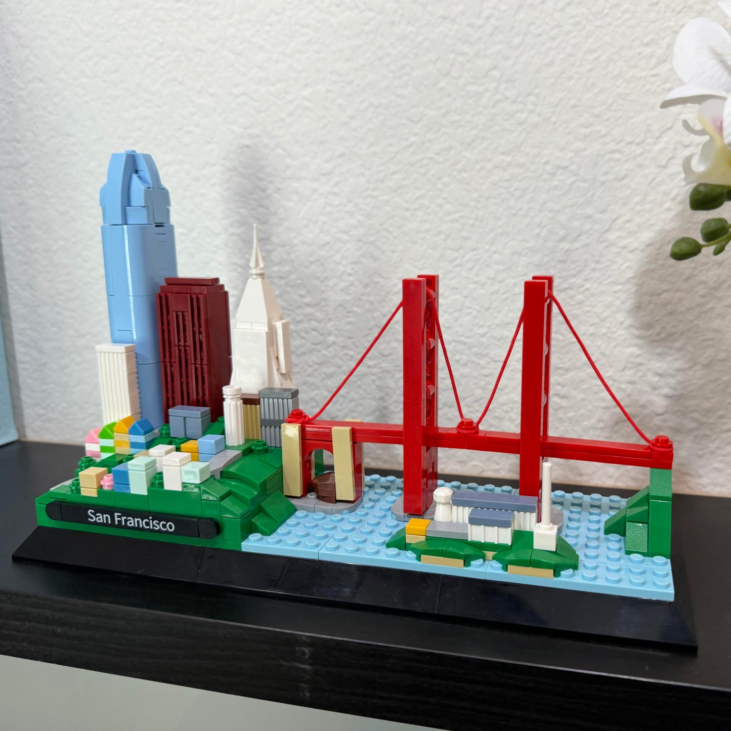 Apostrophe Games San Francisco Skyline Building Block Set (459 Pieces) Features Golden Gate Bridge and More - Architecture Landmark Model for Kids